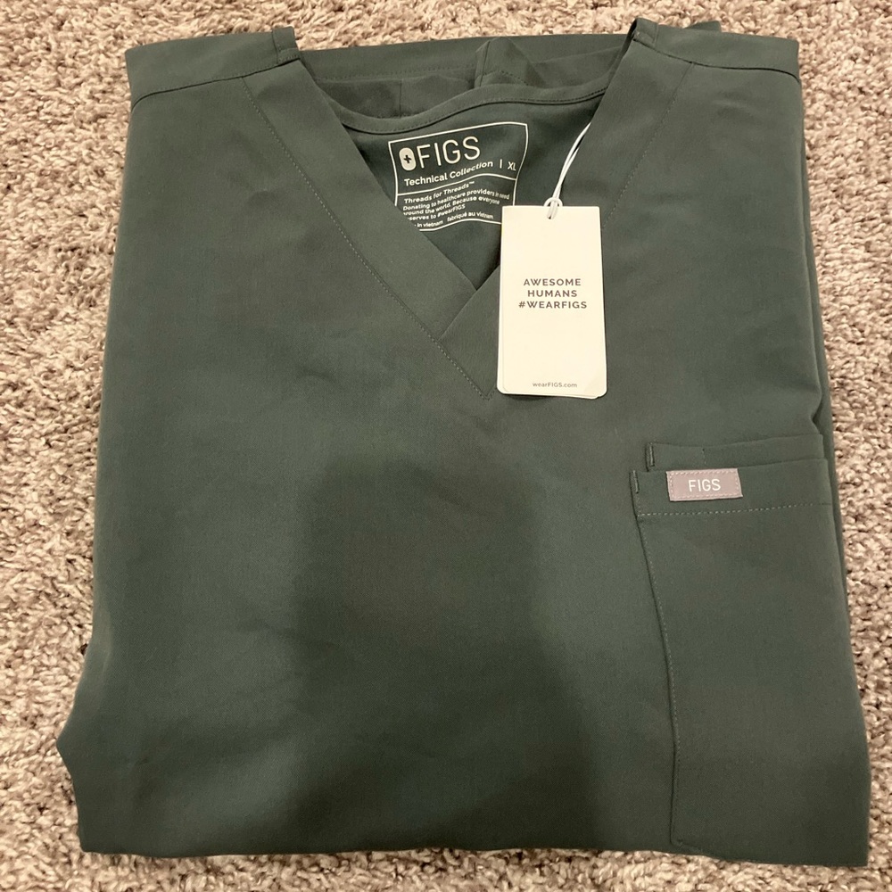 Men’s Figs Top XL